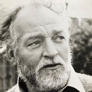 A portrait of Alan White
