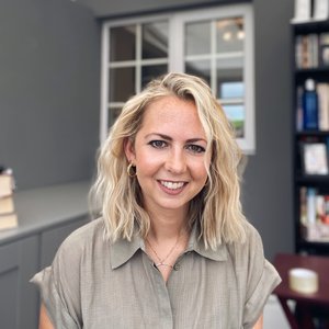 A portrait of Stephanie Sowden