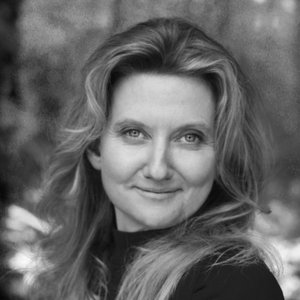 A portrait of Zoe Lea