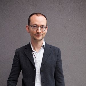 A portrait of Florian Duijsens